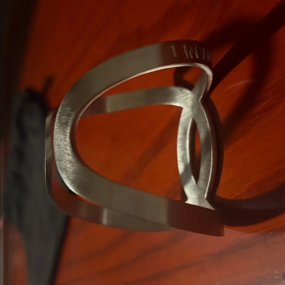 Chanel • Interlocking CC • Silver brushed Metal • open Cuff